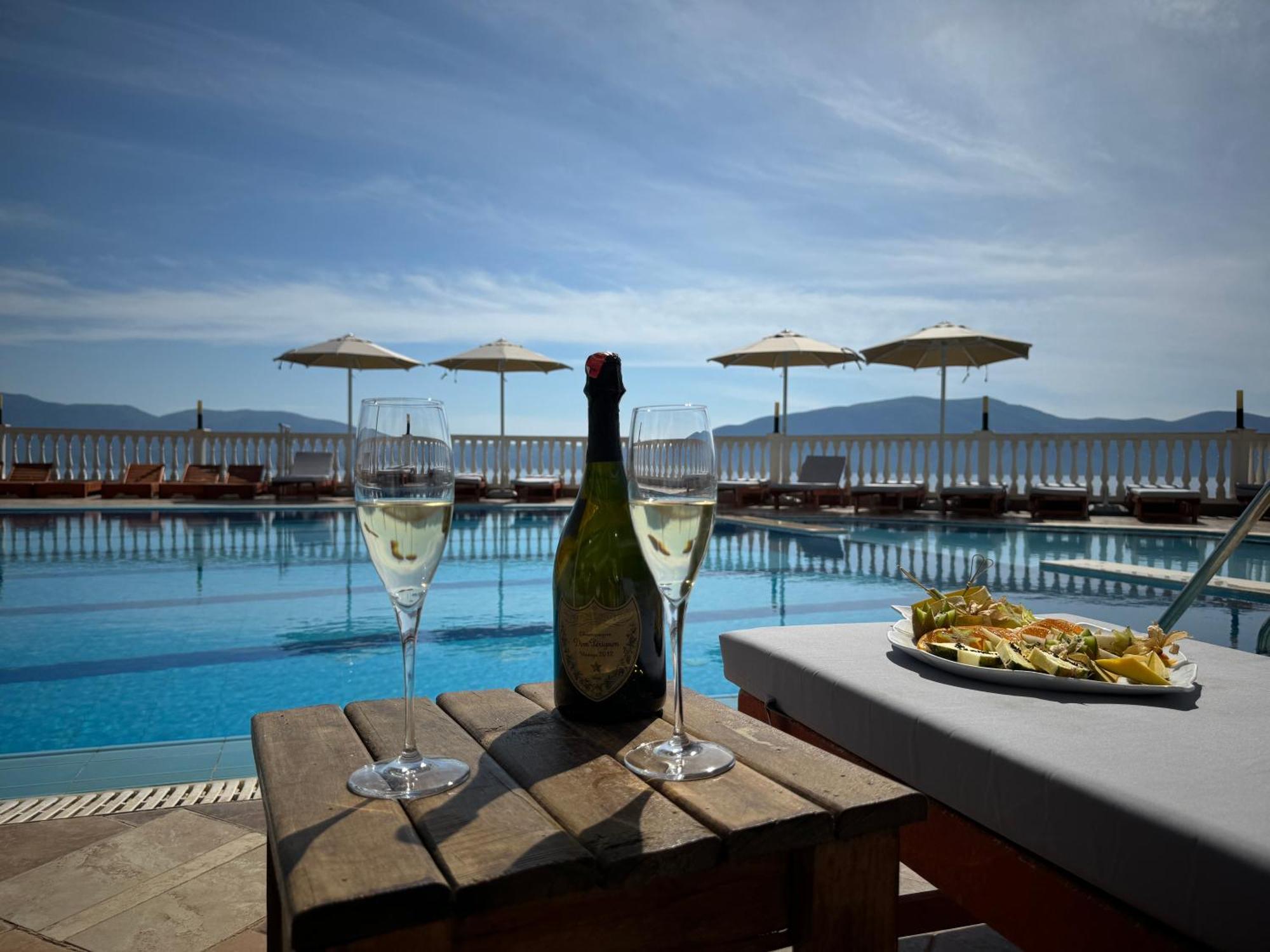 Nuna Hotel Radhimë Εξωτερικό φωτογραφία