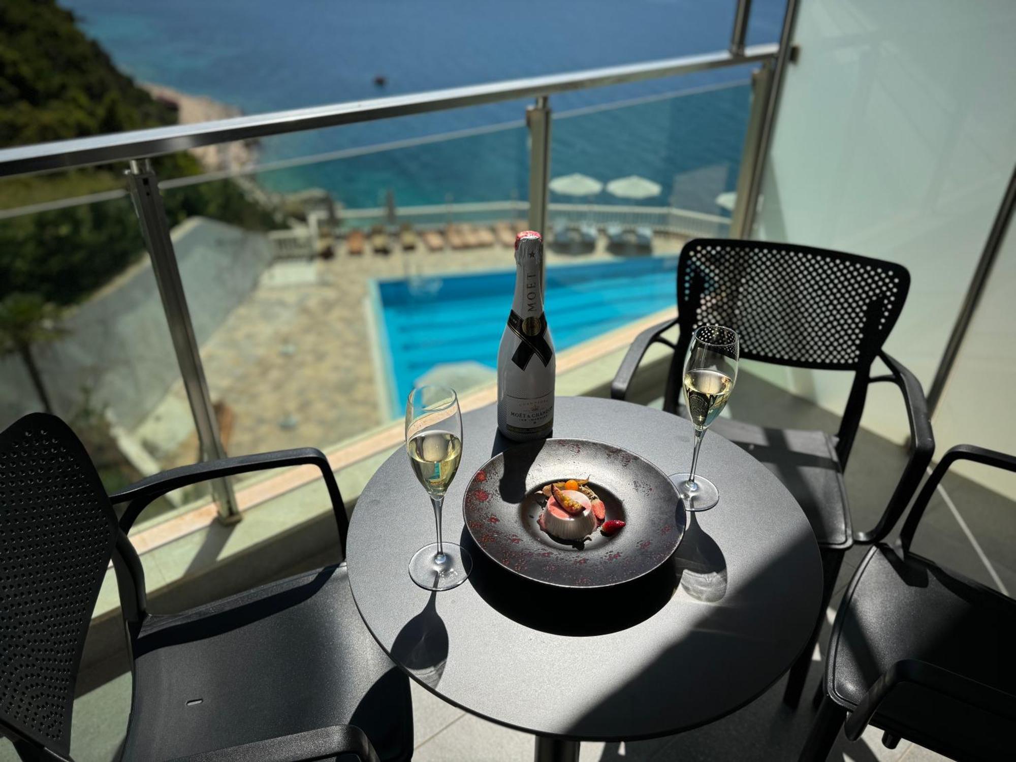 Nuna Hotel Radhimë Εξωτερικό φωτογραφία