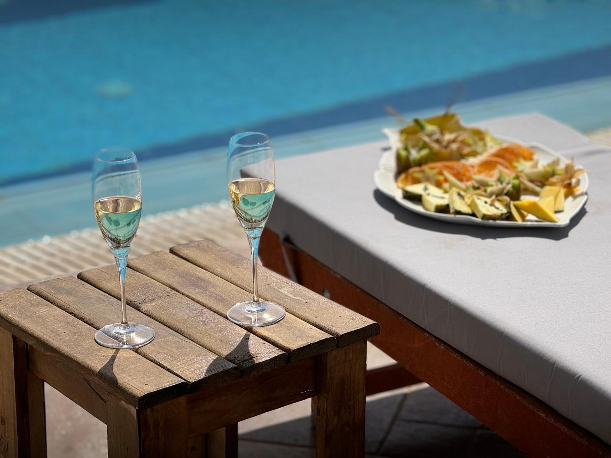Nuna Hotel Radhimë Εξωτερικό φωτογραφία